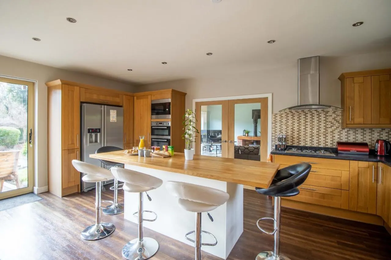 Bradley Manor Villa Huddersfield Holiday home