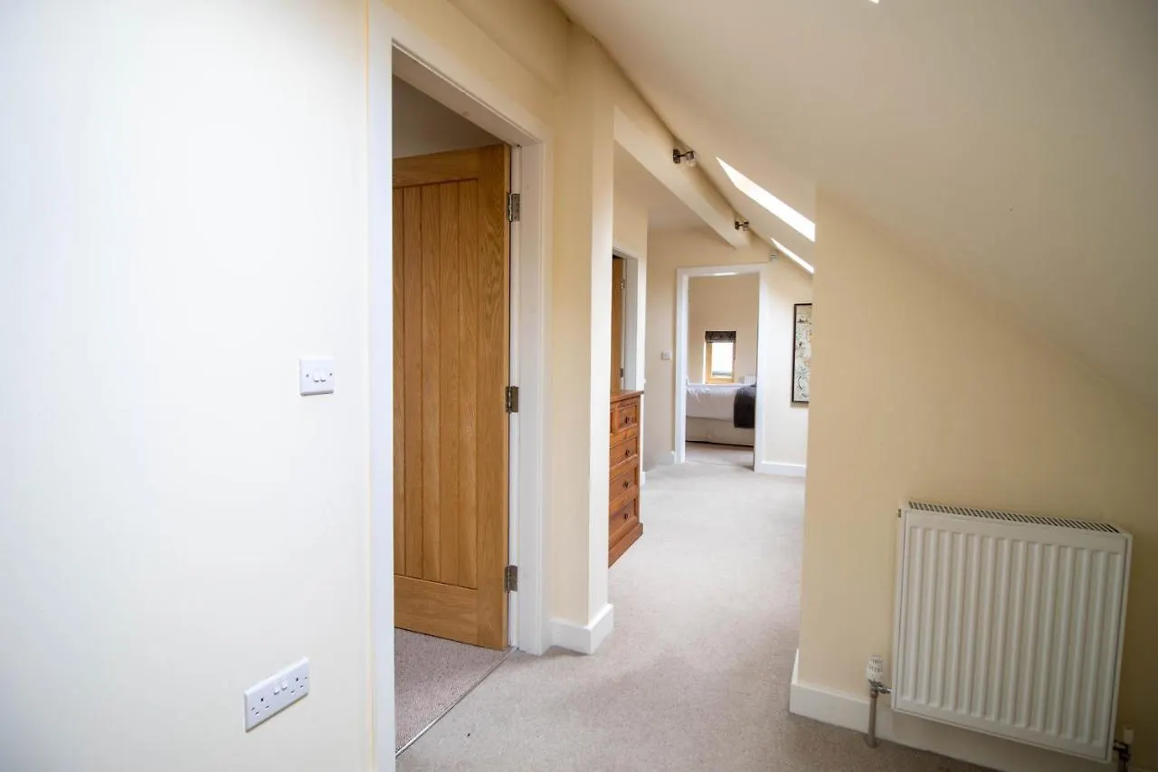 Bradley Manor Villa Huddersfield Holiday home