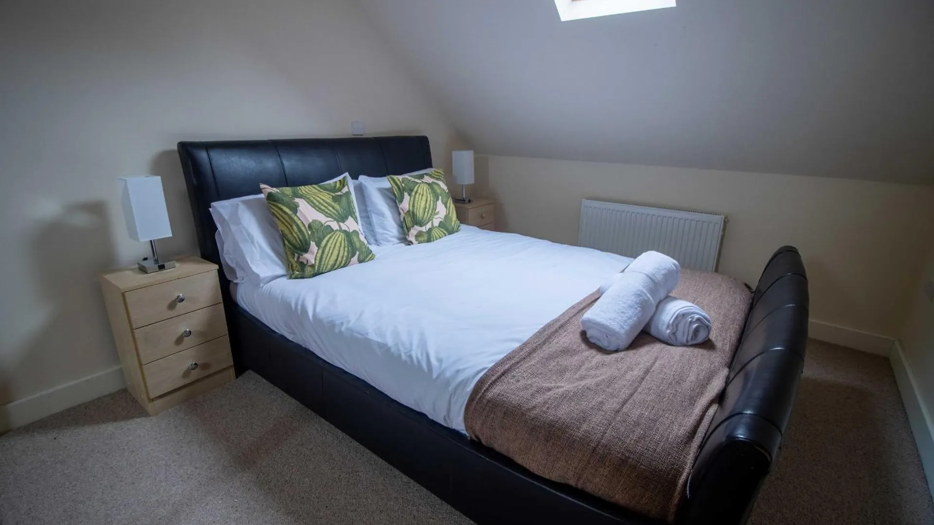 Bradley Manor Villa Huddersfield 0*,  United Kingdom
